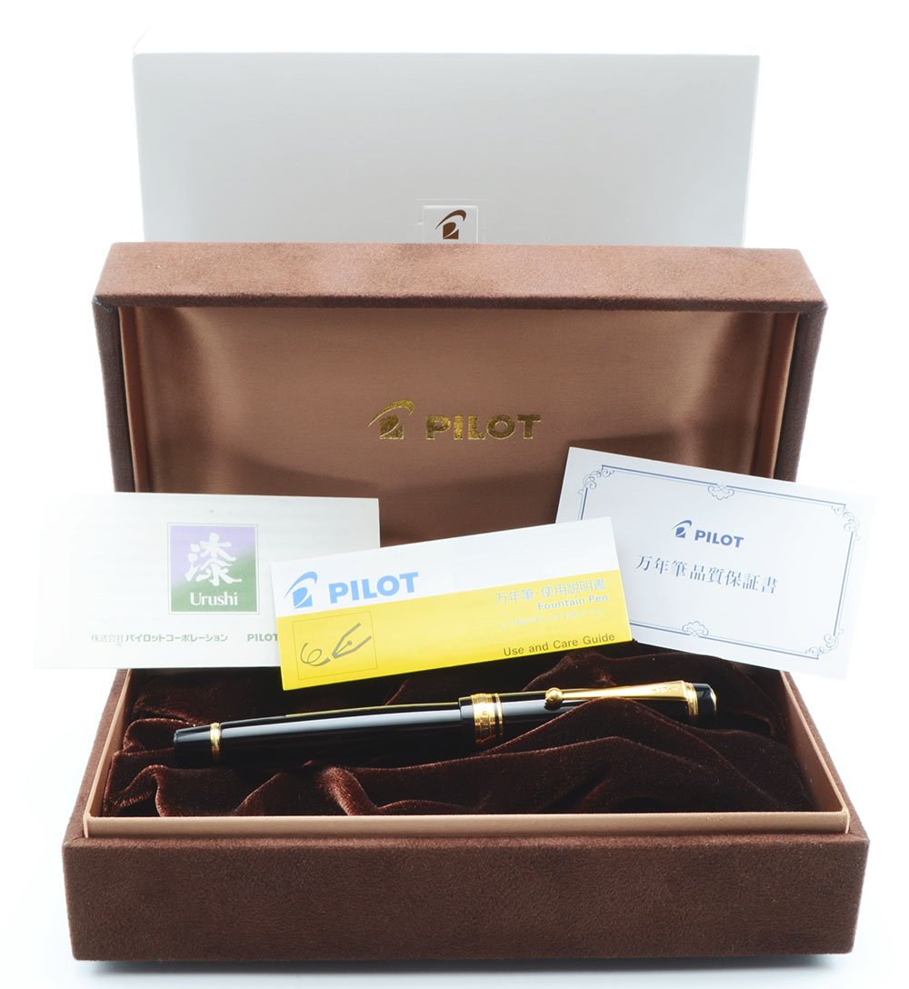 Pilot Custom 845 Fountain Pen - Black Urushi with Gold Trim